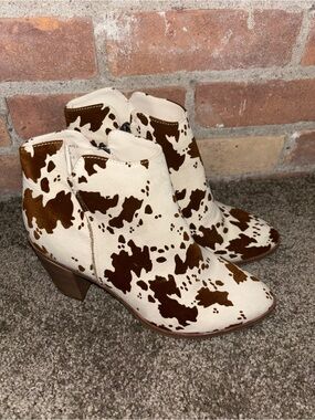 Altar’d State Western Cowprint Ankle Boots in Cream and Brown
